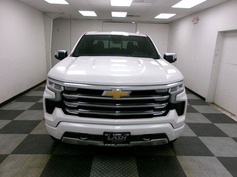 Used 2024 Chevrolet Silverado 1500 High Country w/ High Country Premium Package AWD/4WD image 16