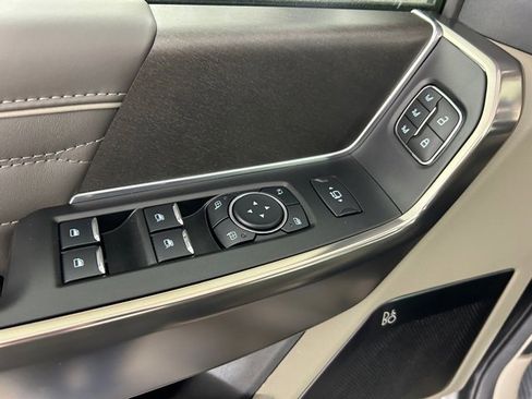Used 2025 Ford F350 Platinum w/ Platinum Plus Package image 25
