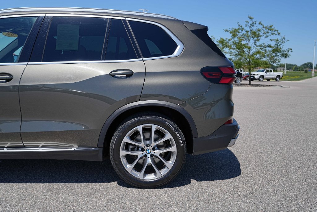 Used 2026 BMW X5 xDrive40i AWD/4WD image 13
