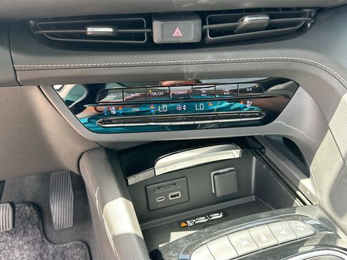 Used 2023 Buick Envision Avenir FWD image 16