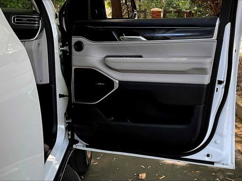 Used 2024 Jeep Wagoneer 4WD w/ Premium Group I image 20