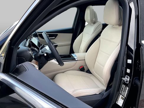 Used 2025 Mercedes-Benz GLC 300 image 8