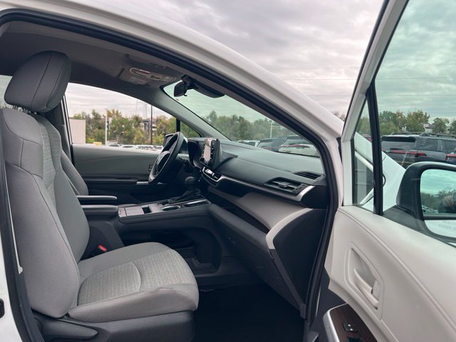 Used 2024 Toyota Sienna LE AWD/4WD image 26