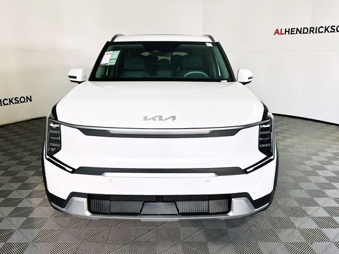 Used 2024 Kia EV9 Wind image 8