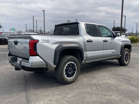 Certified 2025 Toyota Tacoma TRD Off-Road image 3