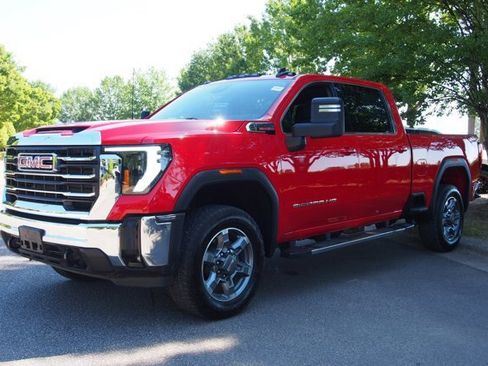 Used 2025 GMC Sierra 2500 SLE AWD/4WD image 3