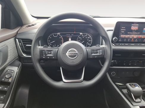 Used 2021 Nissan Rogue S image 12