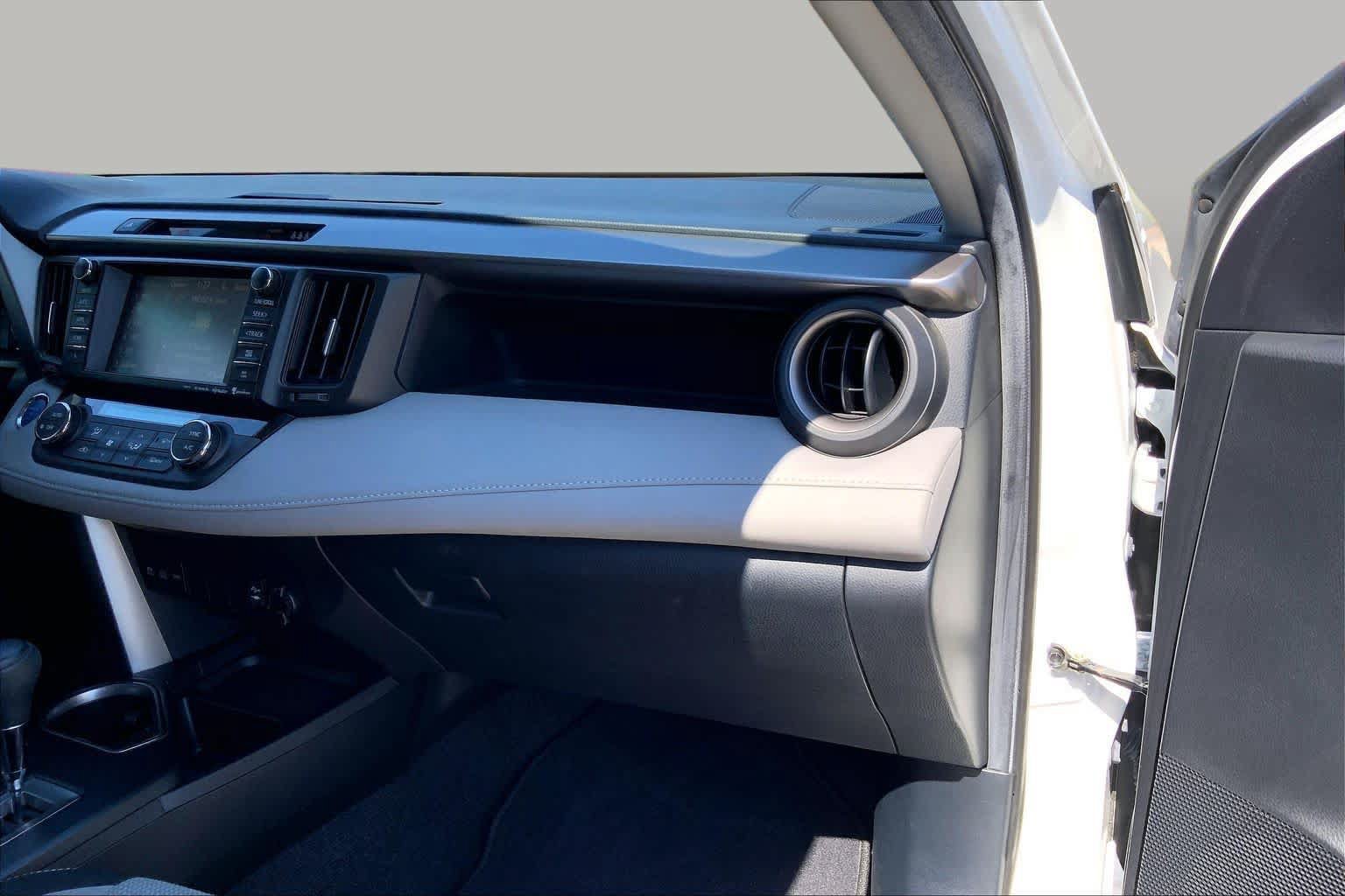 Used 2017 Toyota RAV4 XLE AWD/4WD image 19