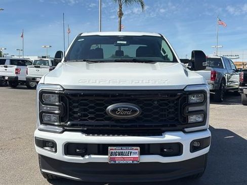 New 2026 Ford F250 Lariat w/ Black Appearance Package AWD/4WD image 8