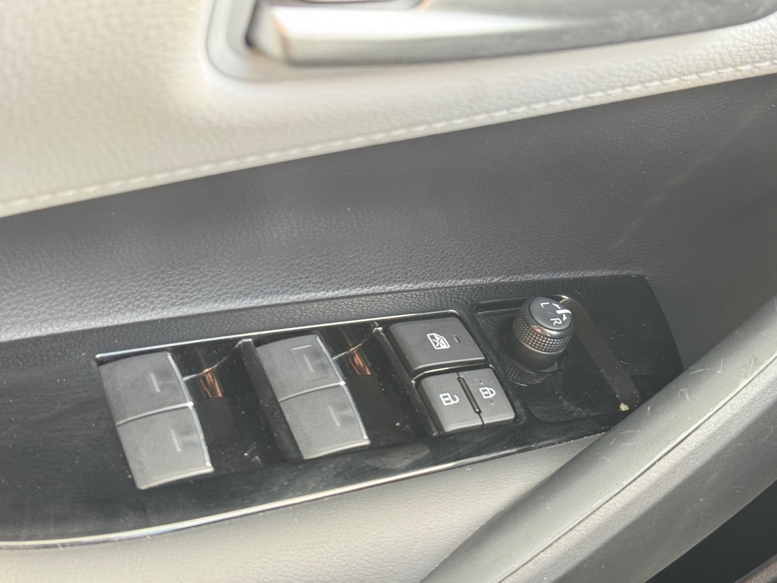 Used 2024 Toyota Corolla SE FWD image 15