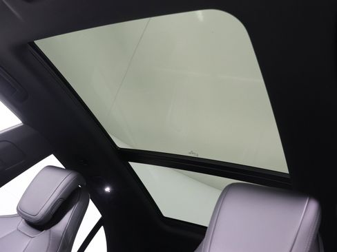 Used 2025 Porsche Macan Electric image 28