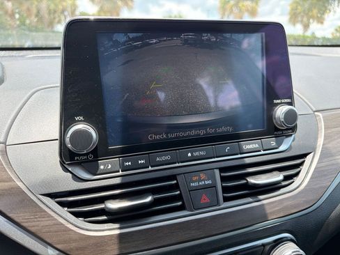 Used 2024 Nissan Altima 2.5 SV FWD image 11