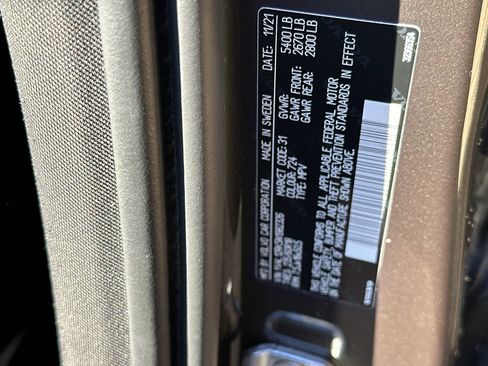 Certified 2022 Volvo XC60 B5 Momentum image 37