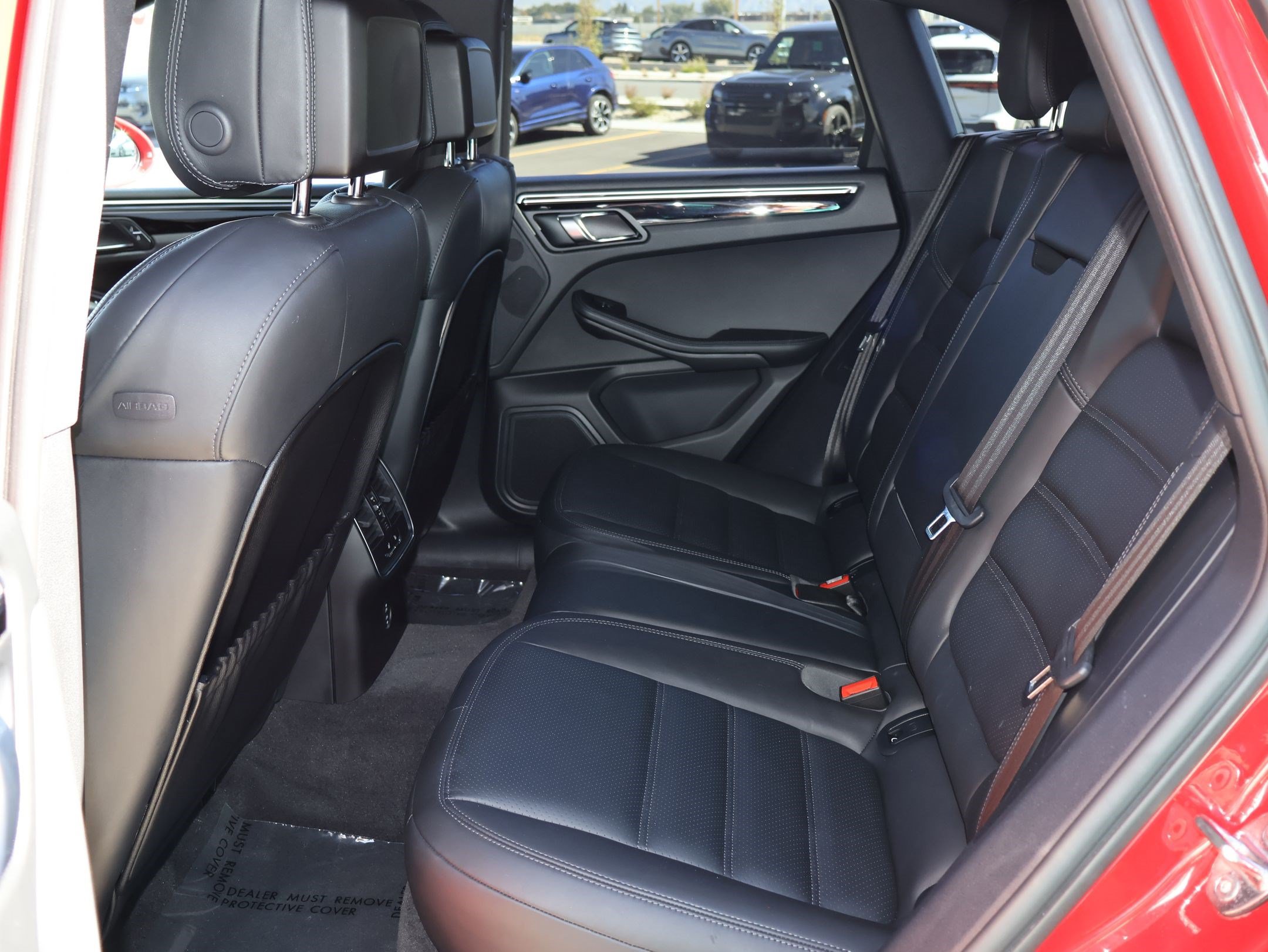 Used 2023 Porsche Macan S AWD/4WD image 28