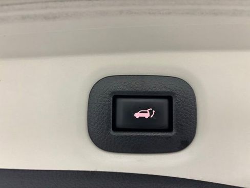 Used 2017 Nissan Rogue SL image 9