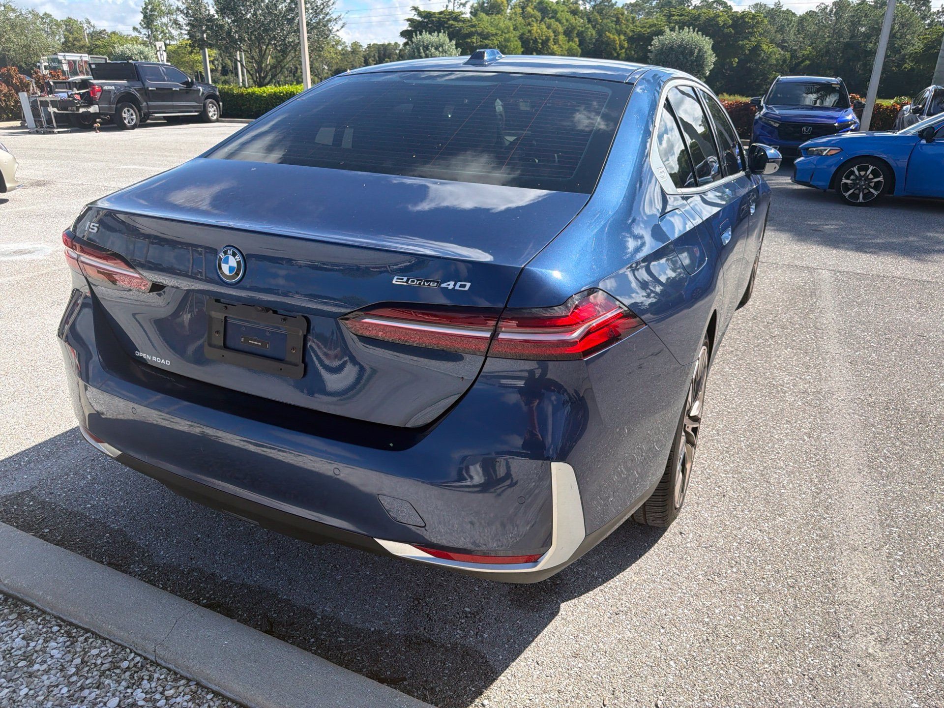 Used 2024 BMW i5 eDrive40i w/ Premium Package RWD image 9