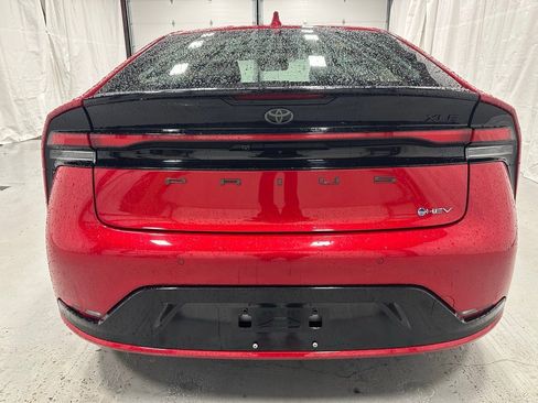 Used 2025 Toyota Prius XLE image 6