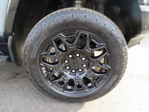 Used 2024 GMC Hummer EV 2X image 10