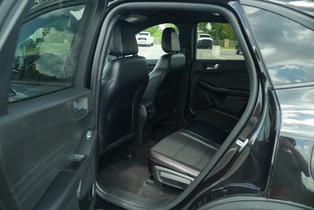 Used 2025 Ford Escape ST-Line Select AWD/4WD image 15