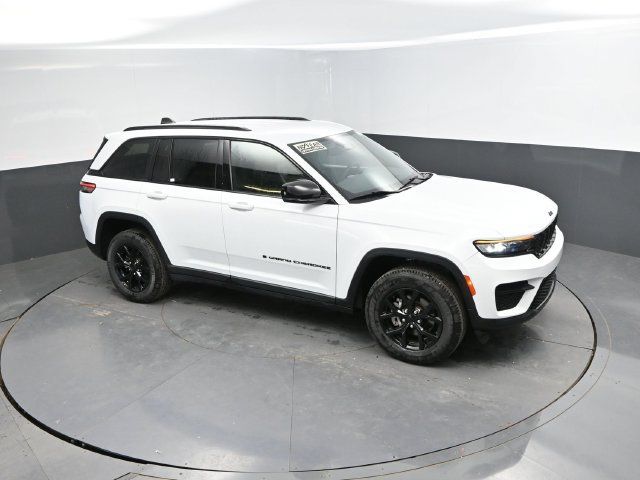 Used 2024 Jeep Grand Cherokee Altitude AWD/4WD image 39
