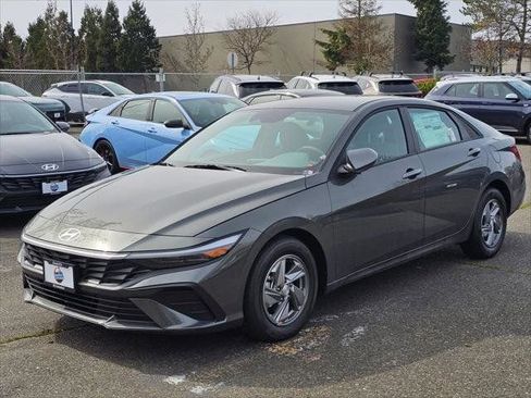 New 2026 Hyundai Elantra SE FWD image 3