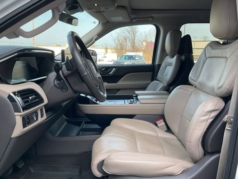 Used 2023 Lincoln Navigator L Reserve image 10