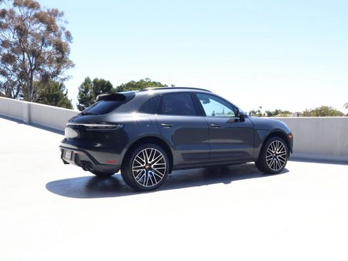 Certified 2026 Porsche Macan AWD/4WD image 8