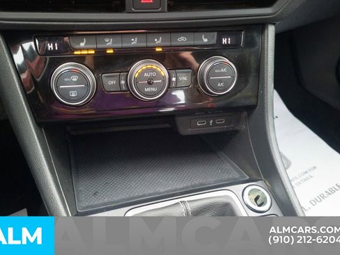 Used 2024 Volkswagen Jetta SE image 23