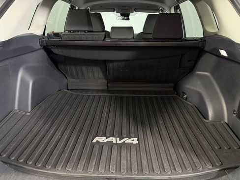 Used 2025 Toyota RAV4 XLE AWD/4WD image 25