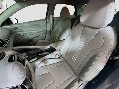 Used 2025 Hyundai Elantra Sport FWD image 21