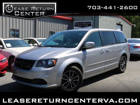 Used 2017 Dodge Grand Caravan SE FWD image 1