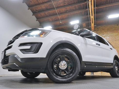 Used 2017 Ford Explorer 4WD Police Interceptor image 3