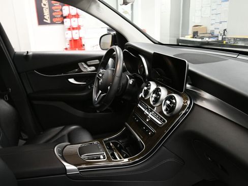 Used 2020 Mercedes-Benz GLC 300 4MATIC image 31