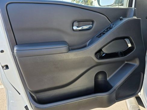Used 2023 Nissan Frontier SV w/ Midnight Edition Package image 19