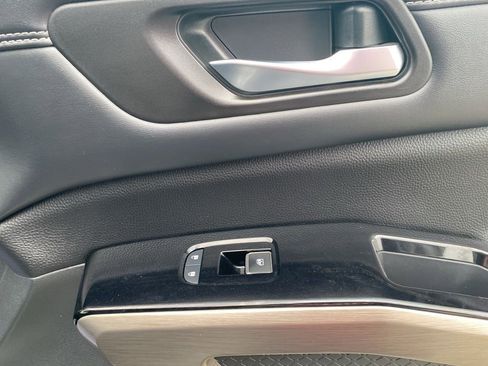 Used 2022 Nissan Pathfinder Platinum w/ Cargo Package image 10