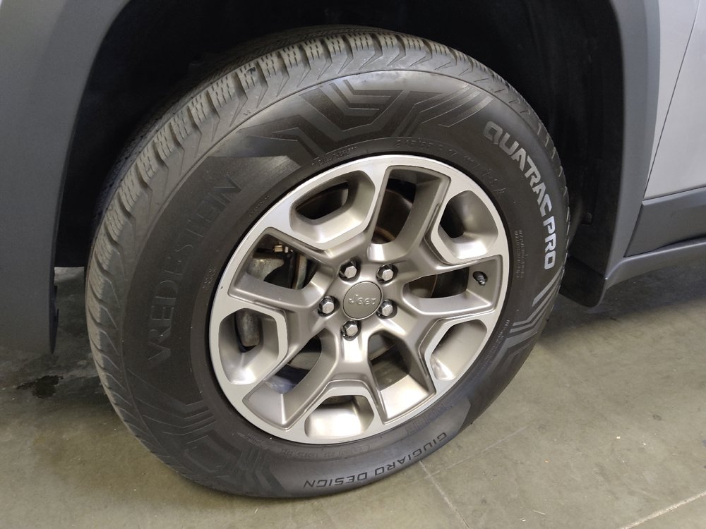 Used 2021 Jeep Cherokee Trailhawk w/ Trailer Tow Group AWD/4WD image 31