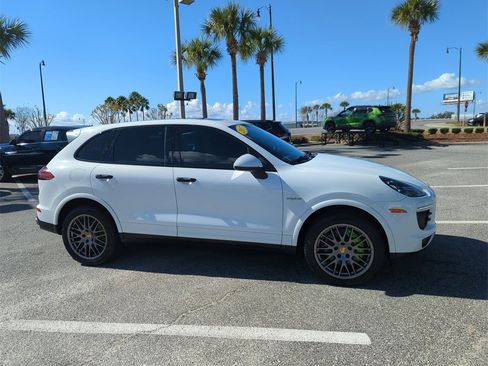 Used 2017 Porsche Cayenne S Platinum image 2
