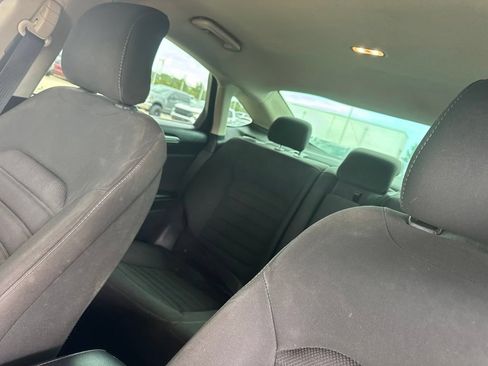 Used 2018 Ford Fusion SE w/ Fusion SE Technology Package FWD image 12