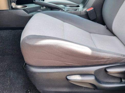 Used 2013 Toyota RAV4 LE FWD image 23