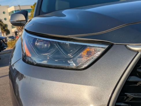 Used 2023 Toyota Highlander LE image 8