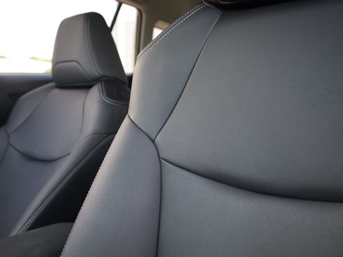 Used 2022 Toyota Corolla Cross XLE w/ Convenience Package FWD image 22