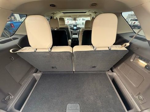 Used 2020 Ford Explorer Platinum w/ Premium Technology Package image 14