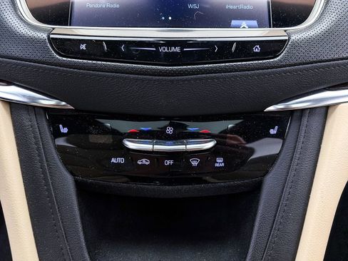 Used 2019 Cadillac XT5 Luxury FWD image 21