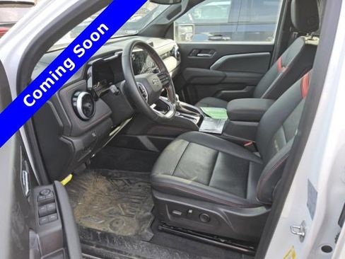 Used 2024 Chevrolet Colorado LT w/ LT Convenience Package image 2