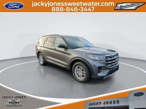 Certified 2025 Ford Explorer Active image 2