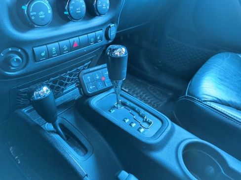 Used 2013 Jeep Wrangler Unlimited Rubicon w/ Connectivity Group image 25