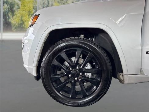 Used 2020 Jeep Grand Cherokee Altitude AWD/4WD image 20