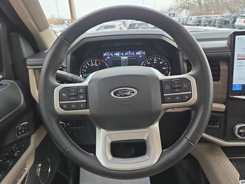 Used 2024 Ford Expedition Limited image 18