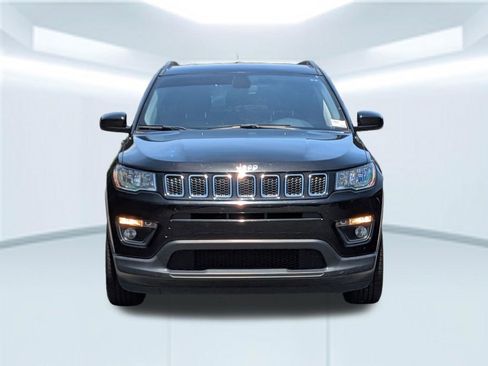 Used 2019 Jeep Compass Latitude FWD image 12