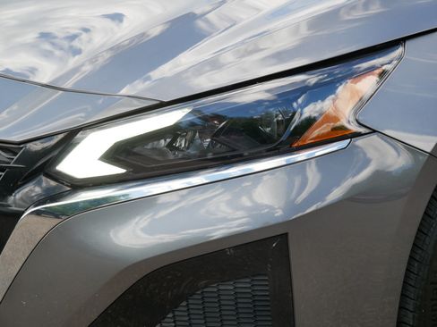Certified 2024 Nissan Altima 2.5 SV FWD image 16